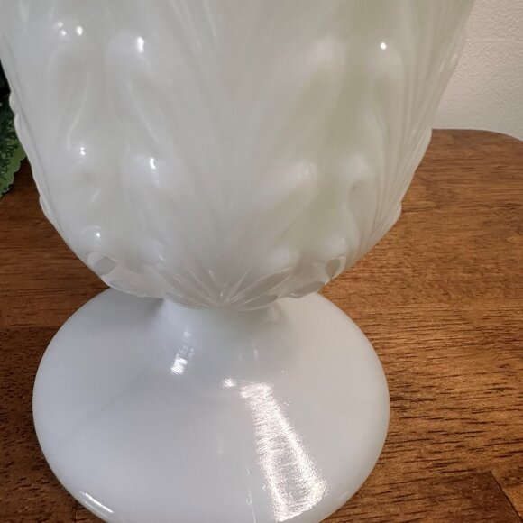 Vintage E O Brody Milk Glass Vase Leaf Feather Pattern Pedestal White Wedding - Picture 8 of 8